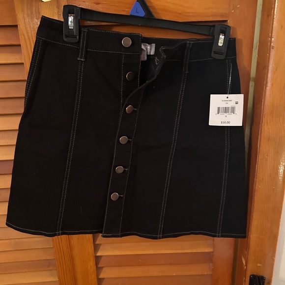 Falls Creek Dresses & Skirts - Falls Creek black size 4 Jean skirt. NWT I